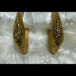 Beautiful Goldtone & Crystal Earrings